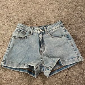 Pacsun light wash mom shorts size 24